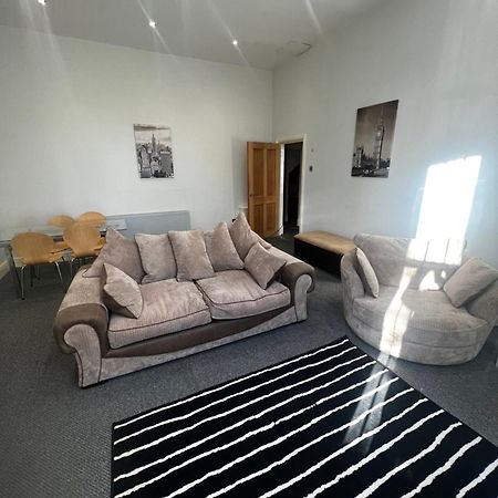 No 3 - Large 1 Bed Near Sefton Park And Lark Lane Apartment Ливърпул Екстериор снимка